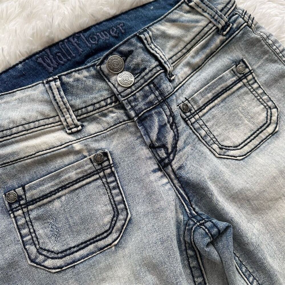 🌸3/$15🌸 WALLFLOWER Women's Bootcut Jeans Medium Wash Gray Denim Flared Size 28 - Picture 5 of 16